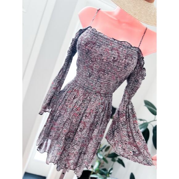 Urban Outfitters Wanderlust Cold-Shoulder Smocked Floral Romper Flutter Sleeves - Picture 1 of 7